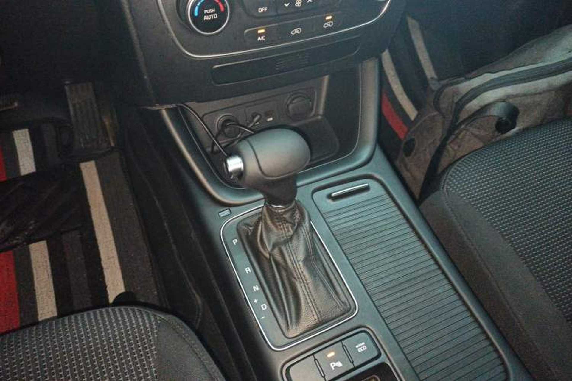 Used Kia Sorento 2013 2.2T 5-Seater Diesel Comfort Edition Gear Lever
