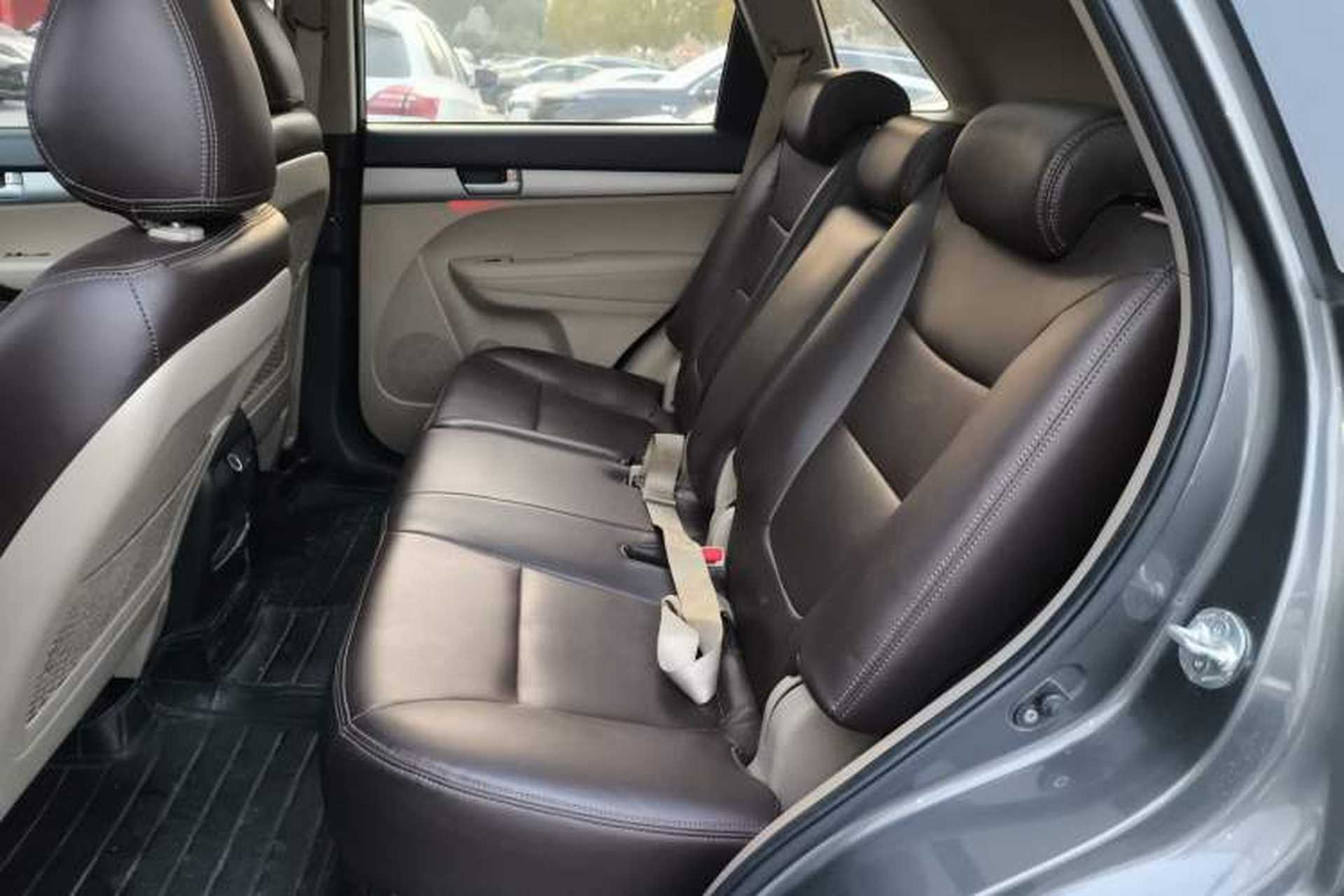 Used Kia Sorento 2013 2.4L 5-Seater Gasoline Comfort Version China IV Standard Interior 4