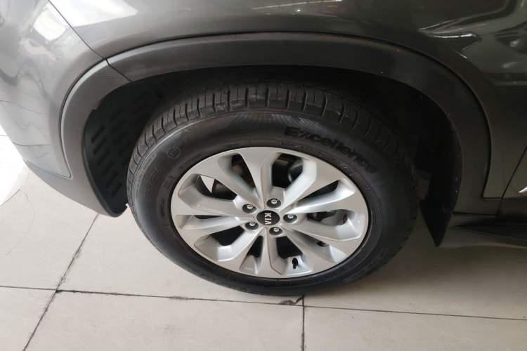 Used Kia Sorento 2013 2.4L 7-Seater Gasoline Luxury Version China IV Standard Left Front Wheel Hub