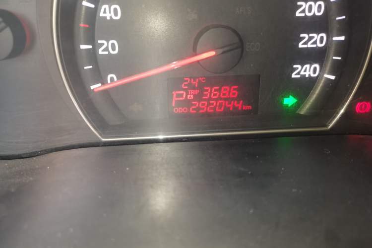 Used Kia Sorento 2013 2.4L 5-Seater Gasoline Comfort Edition Odometer Close Up