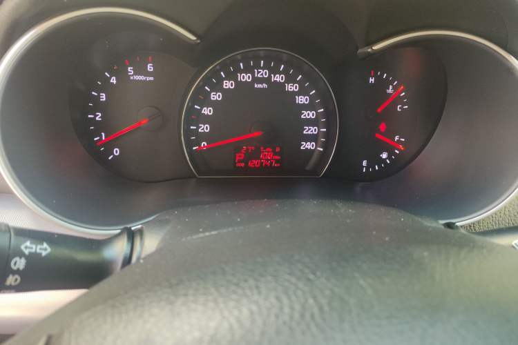 Used Kia Sorento 2013 2.2T 7-seat Diesel Comfort Edition Odometer Close Up