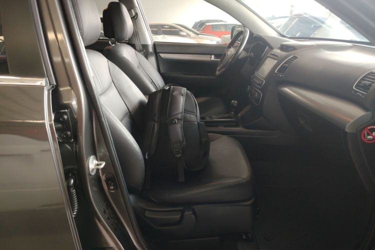 Used Kia Sorento 2013 2.4L 7-Seater Gasoline Luxury Version China IV Standard Right Front Seat