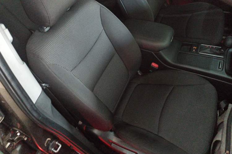Used Kia Sorento 2013 2.2T 5-Seater Diesel Comfort Edition Right Front Seat
