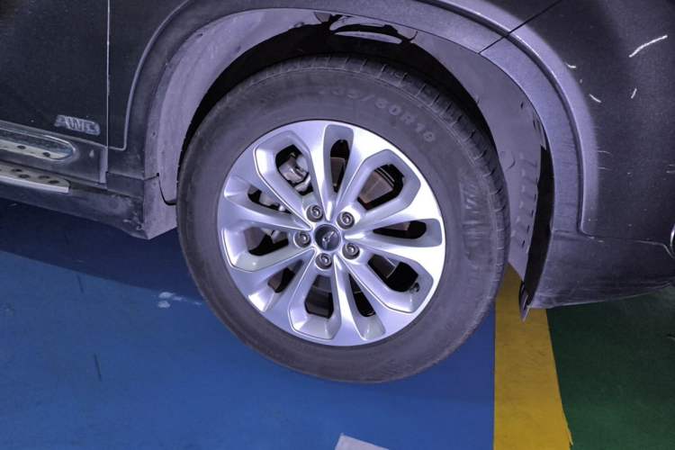 Used Kia Sorento 2013 2.4L 5-Seater Gasoline Comfort Version China IV Standard Right Front Wheel Hub