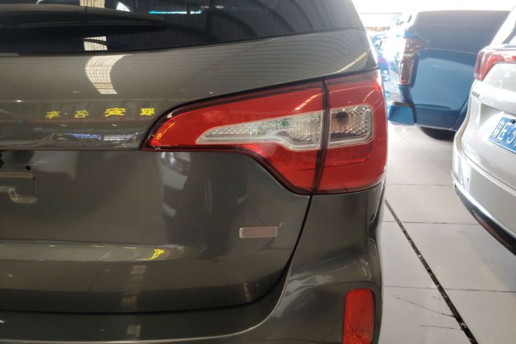 Used Kia Sorento 2013 2.4L 7-Seater Gasoline Luxury Version China IV Standard Right Rear Taillight