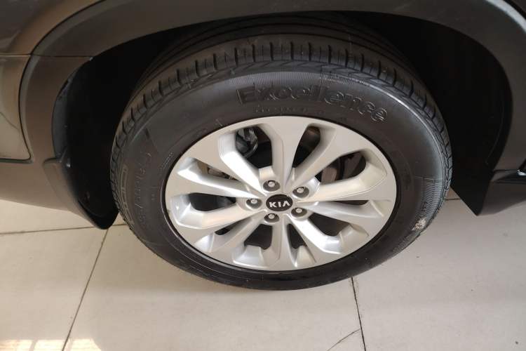 Used Kia Sorento 2013 2.4L 7-Seater Gasoline Luxury Version China IV Standard Right Rear Wheel Hub
