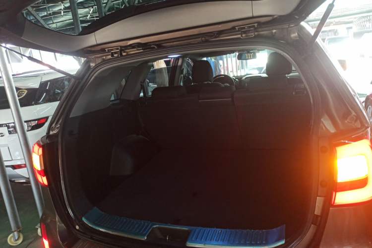 Used Kia Sorento 2013 2.2T 5-Seater Diesel Comfort Edition Trunk