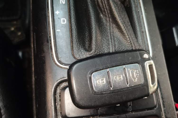 Used Kia Sorento 2013 2.4L 5-Seater Gasoline Comfort Edition Vehicle Key