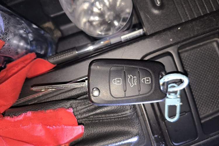 Used Kia Sorento 2013 2.4L 5-Seater Gasoline Comfort Version China IV Standard Vehicle Key