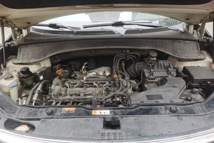 Used Kia Sorento 2013 2.2T 7-seat Diesel Comfort Edition Engine Bay