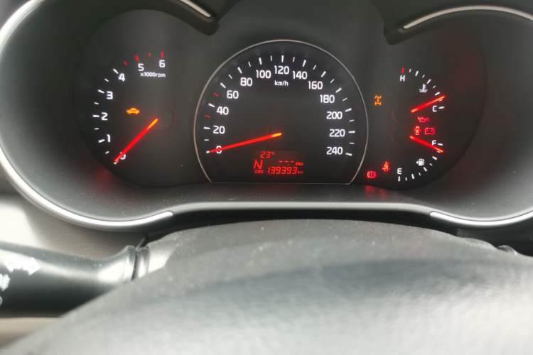 Used Kia Sorento 2013 2.2T 7-seat Diesel Comfort Edition Odometer Close Up