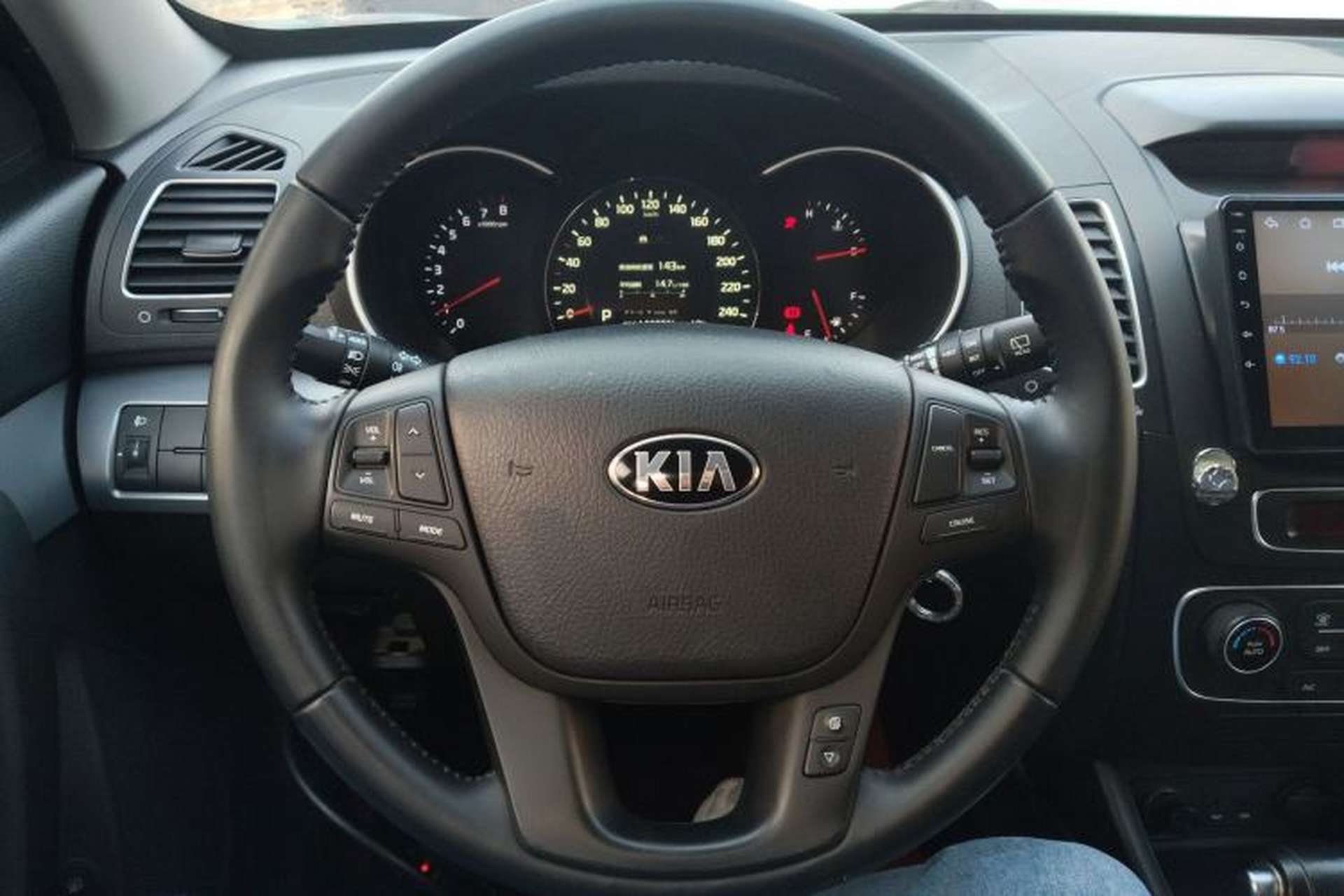Used Kia Sorento 2013 2.4L 5-Seater Gasoline Comfort Version China IV Standard Steering Wheel