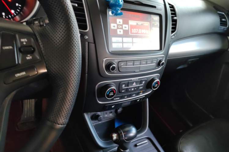 Used Kia Sorento 2013 2.4L 7-Seater Gasoline Luxury Edition China V Standard Audio And AC Panel