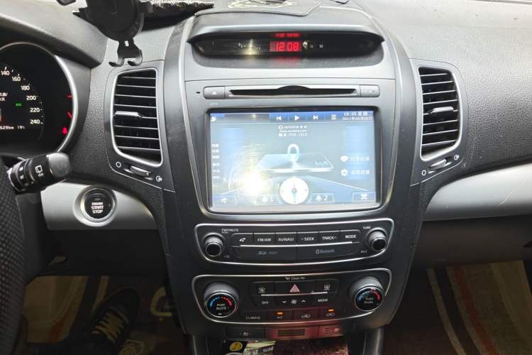 Used Kia Sorento 2013 2.2T 5-Seater Diesel Supreme Edition Audio And AC Panel