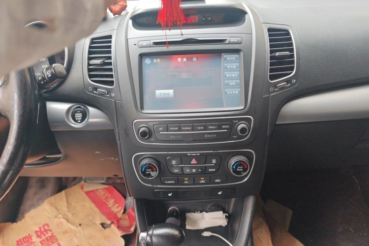 Used Kia Sorento 2013 2.4L 7-Seater Gasoline Luxury Version China IV Standard Audio And AC Panel