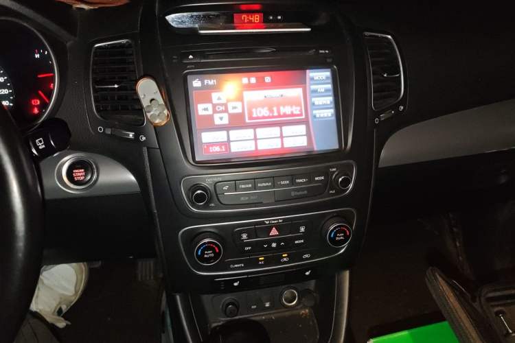 Used Kia Sorento 2013 2.4L 5-seat Gasoline Luxury Edition Audio And AC Panel