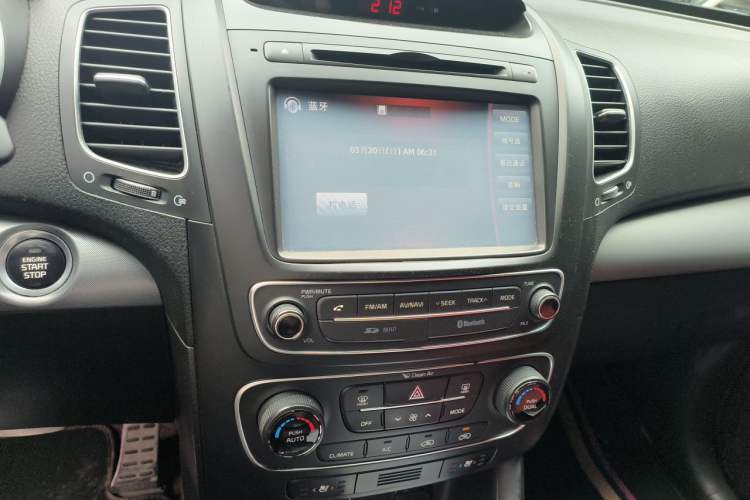Used Kia Sorento 2013 2.4L 5-Seater Gasoline Supreme Edition Audio And AC Panel