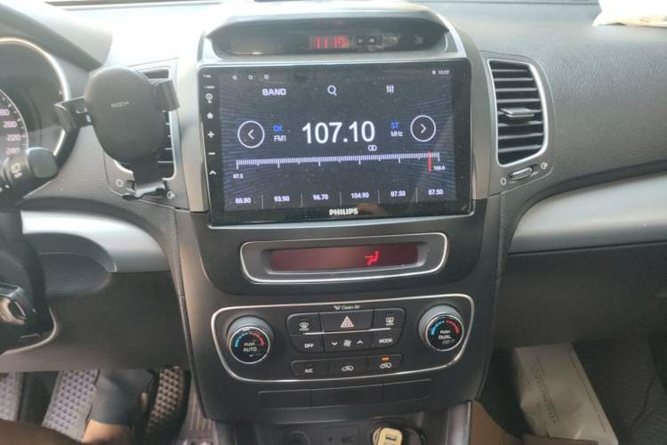 Used Kia Sorento 2013 2.4L 5-Seater Gasoline Comfort Edition Audio And AC Panel