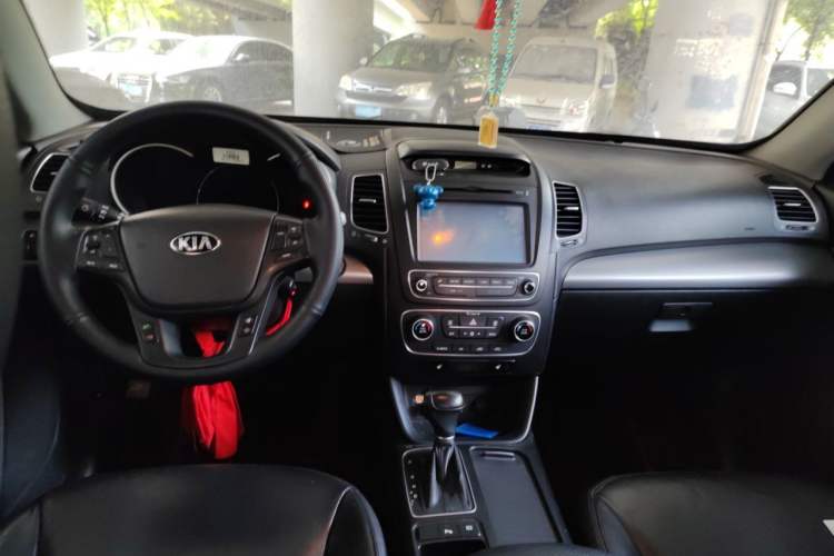 Used Kia Sorento 2013 2.4L 7-Seater Gasoline Luxury Edition China V Standard Center Console