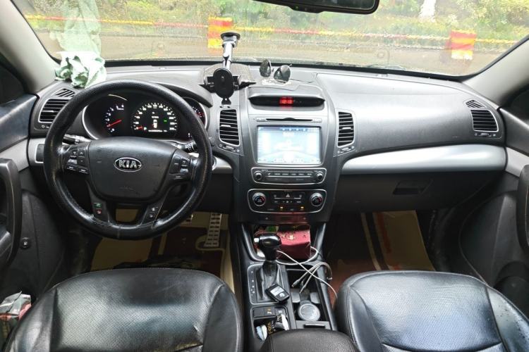 Used Kia Sorento 2013 2.2T 5-Seater Diesel Supreme Edition Center Console