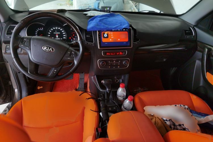 Used Kia Sorento 2013 2.4L 5-Seater Gasoline Comfort Version China IV Standard Center Console