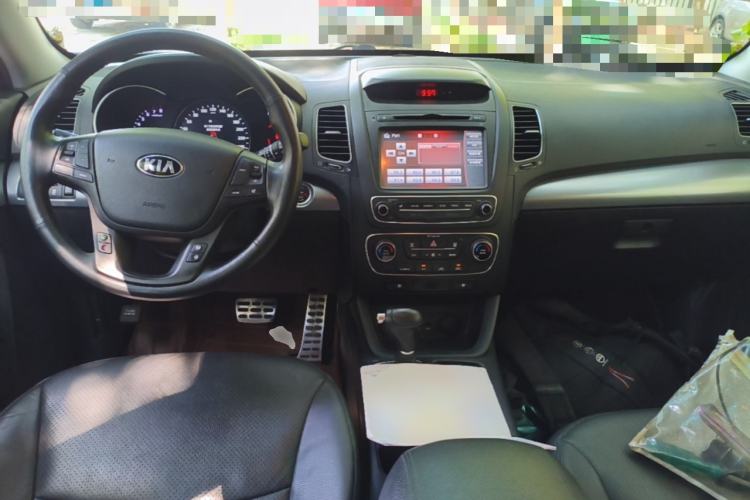 Used Kia Sorento 2013 2.4L 7-Seater Gasoline Supreme Edition China IV Standard Center Console