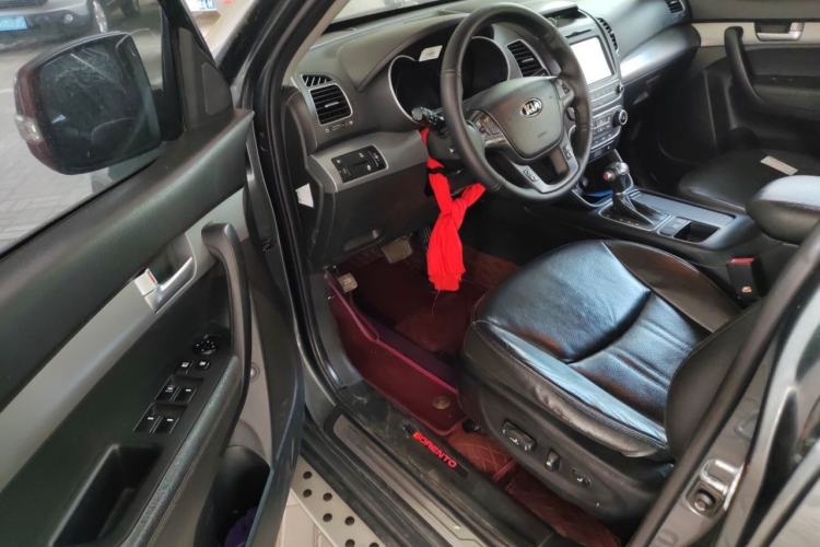 Used Kia Sorento 2013 2.4L 7-Seater Gasoline Luxury Edition China V Standard Driver Seat