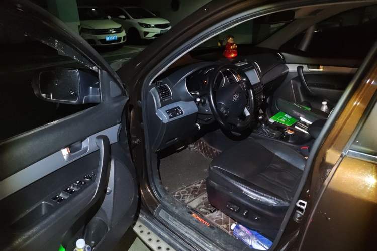 Used Kia Sorento 2013 2.4L 5-seat Gasoline Luxury Edition Driver Seat