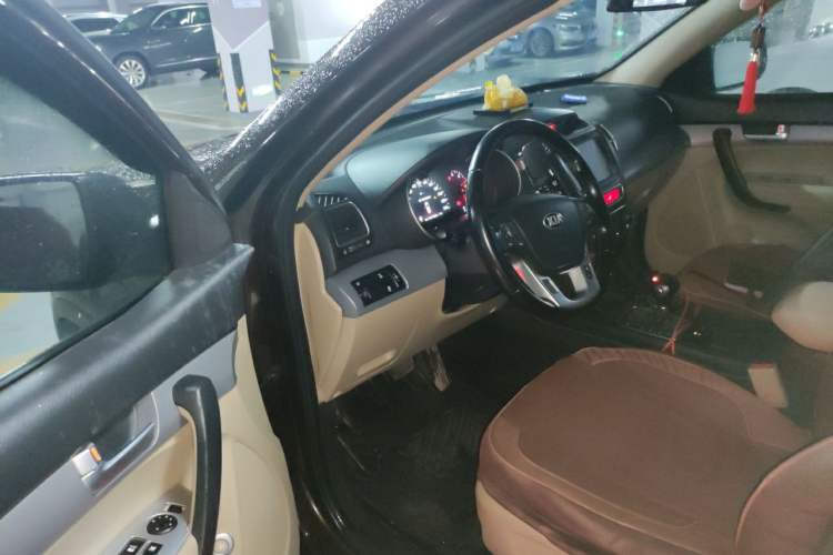 Used Kia Sorento 2013 2.4L 7-Seater Gasoline Comfort Version China IV Standard Driver Seat