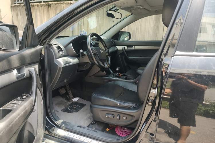 Used Kia Sorento 2013 2.4L 5-Seater Gasoline Comfort Edition Driver Seat