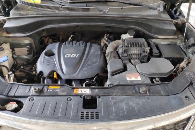 Used Kia Sorento 2013 2.4L 7-Seater Gasoline Luxury Edition China V Standard Engine Bay