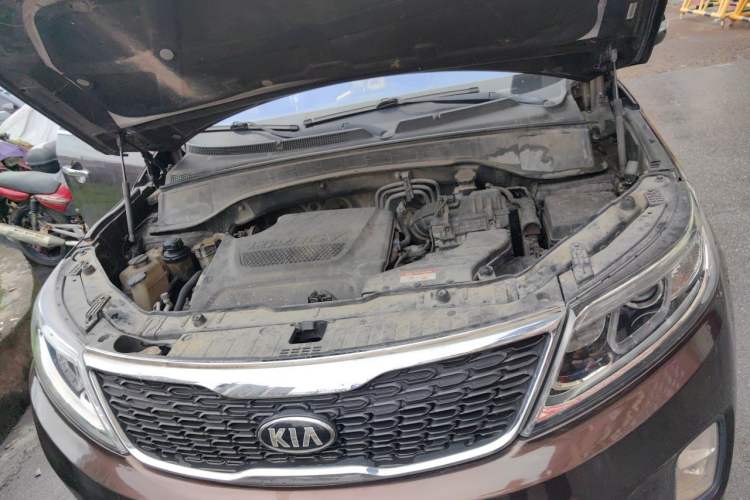 Used Kia Sorento 2013 2.2T 7-seat Diesel Comfort Edition Engine Bay