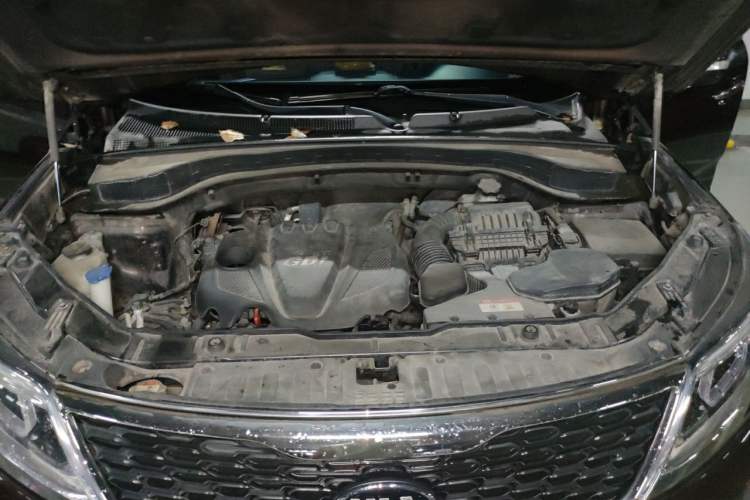 Used Kia Sorento 2013 2.4L 7-Seater Gasoline Comfort Version China IV Standard Engine Bay