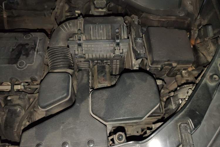 Used Kia Sorento 2013 2.4L 5-seat Gasoline Luxury Edition Engine Bay Left