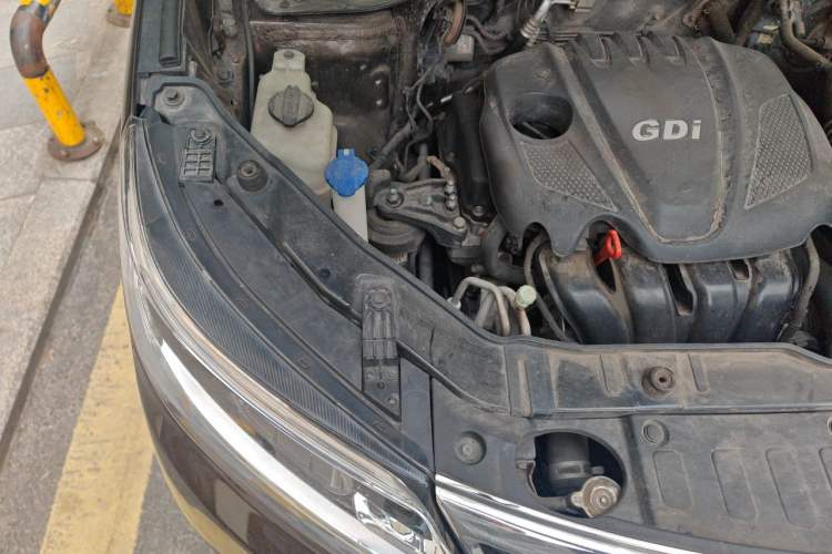 Used Kia Sorento 2013 2.4L 7-Seater Gasoline Luxury Version China IV Standard Engine Bay Right