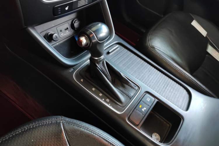 Used Kia Sorento 2013 2.4L 7-Seater Gasoline Luxury Edition China V Standard Gear Lever