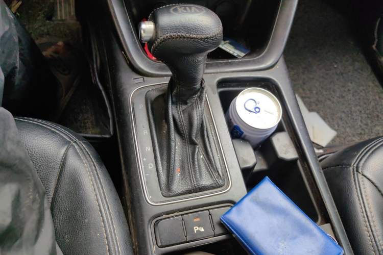 Used Kia Sorento 2013 2.2T 7-seat Diesel Comfort Edition Gear Lever