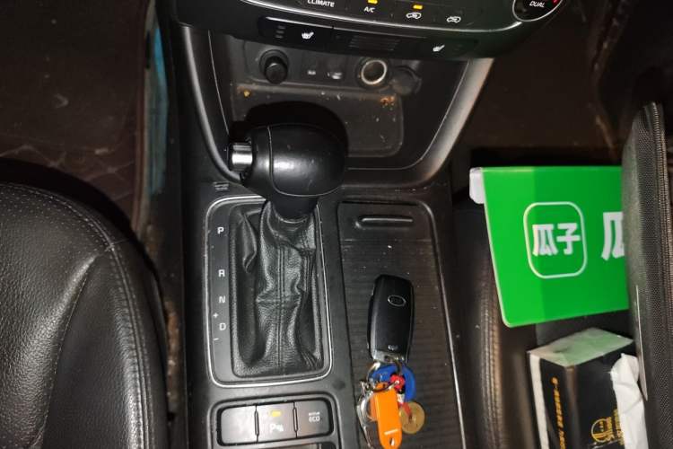 Used Kia Sorento 2013 2.4L 5-seat Gasoline Luxury Edition Gear Lever