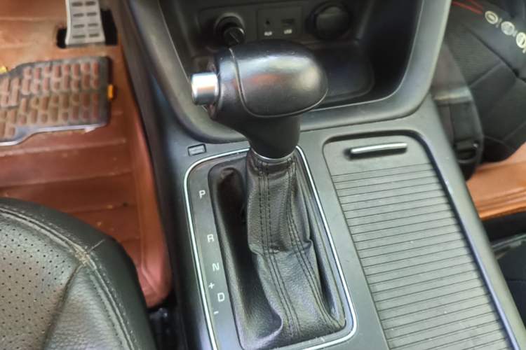 Used Kia Sorento 2013 2.4L 7-Seater Gasoline Supreme Edition China IV Standard Gear Lever