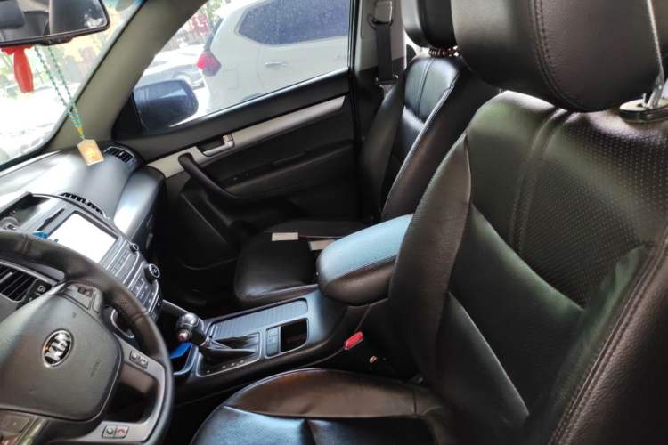 Used Kia Sorento 2013 2.4L 7-Seater Gasoline Luxury Edition China V Standard Left Front Seat