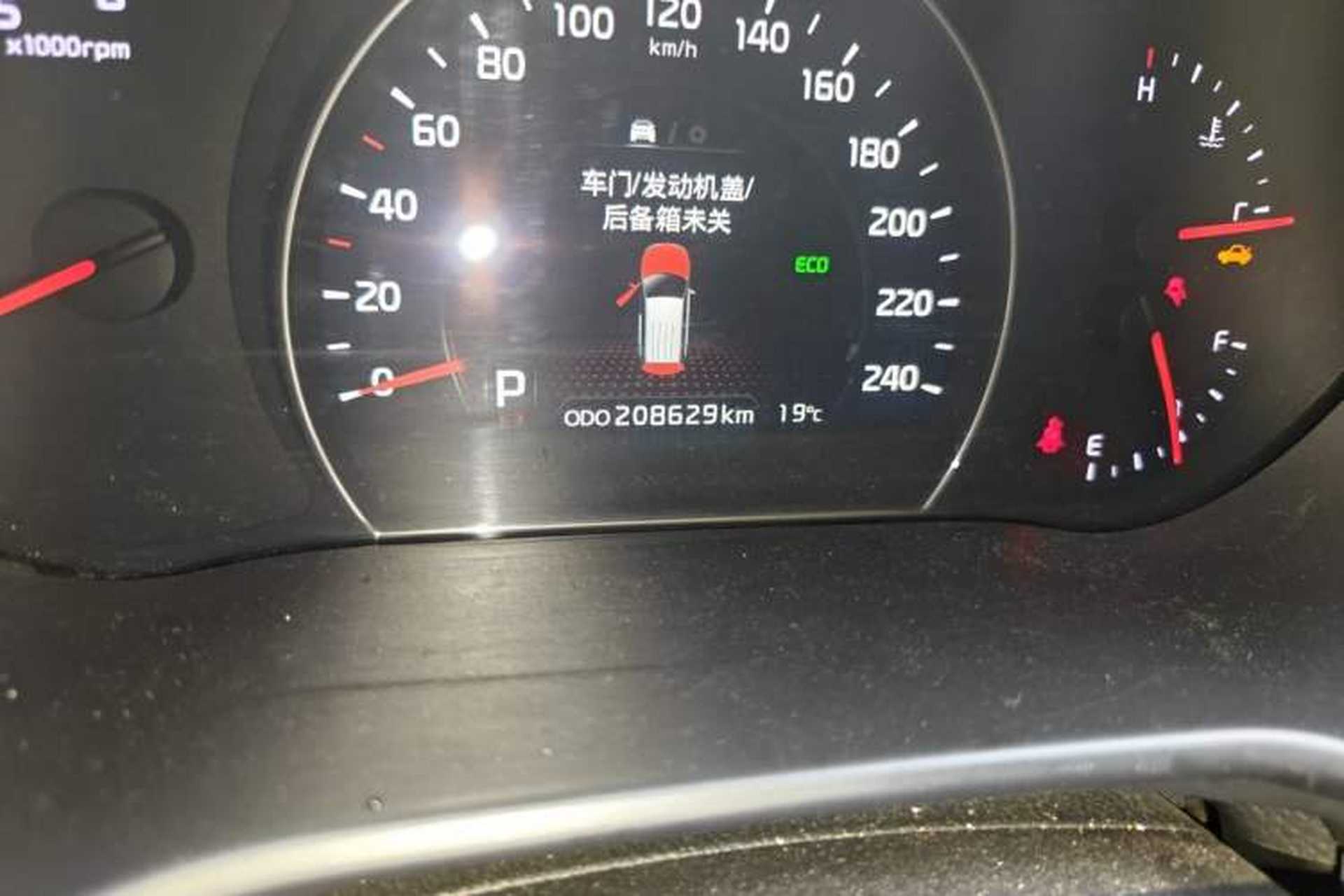 Used Kia Sorento 2013 2.2T 5-Seater Diesel Supreme Edition Odometer Close Up