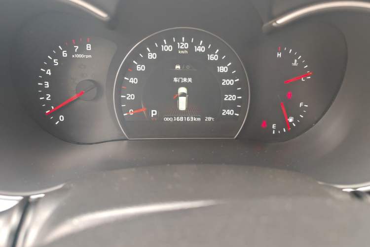 Used Kia Sorento 2013 2.4L 7-Seater Gasoline Luxury Version China IV Standard Odometer Close Up