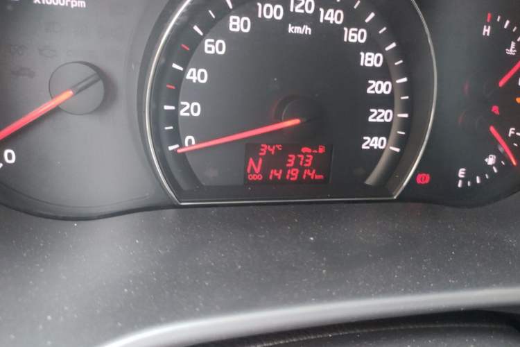 Used Kia Sorento 2013 2.4L 5-Seater Gasoline Comfort Edition Odometer Close Up
