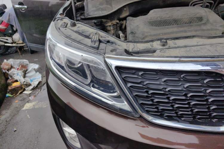 Used Kia Sorento 2013 2.2T 7-seat Diesel Comfort Edition Right Front Headlight