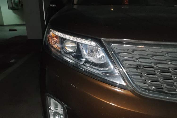 Used Kia Sorento 2013 2.4L 5-seat Gasoline Luxury Edition Right Front Headlight
