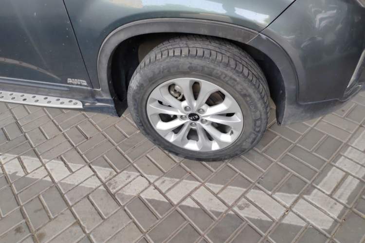 Used Kia Sorento 2013 2.4L 7-Seater Gasoline Luxury Edition China V Standard Right Front Wheel Hub