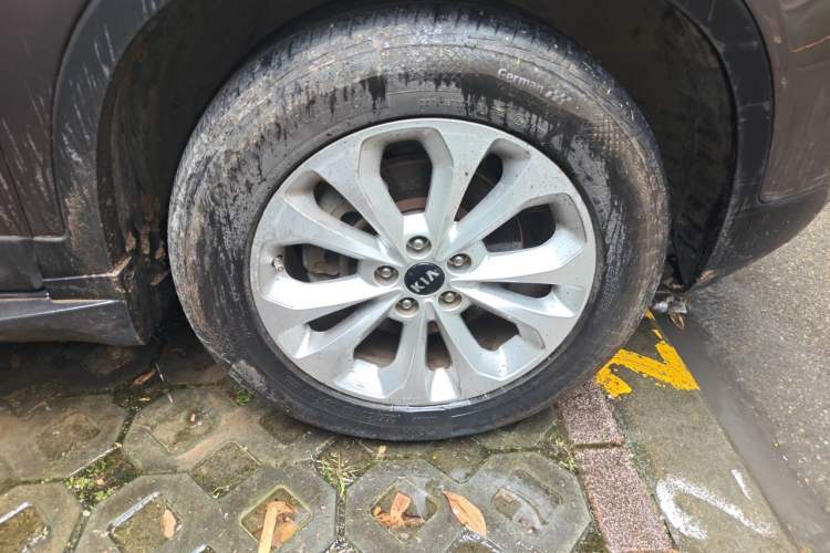 Used Kia Sorento 2013 2.2T 5-Seater Diesel Supreme Edition Right Front Wheel Hub