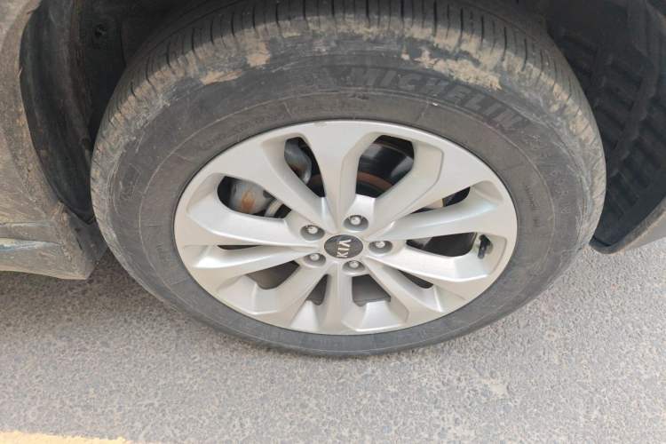 Used Kia Sorento 2013 2.4L 7-Seater Gasoline Luxury Version China IV Standard Right Front Wheel Hub