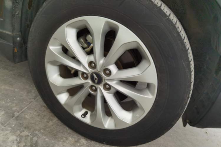 Used Kia Sorento 2013 2.4L 5-Seater Gasoline Comfort Version China IV Standard Right Front Wheel Hub