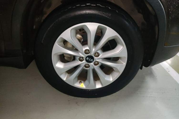 Used Kia Sorento 2013 2.4L 7-Seater Gasoline Comfort Version China IV Standard Right Front Wheel Hub